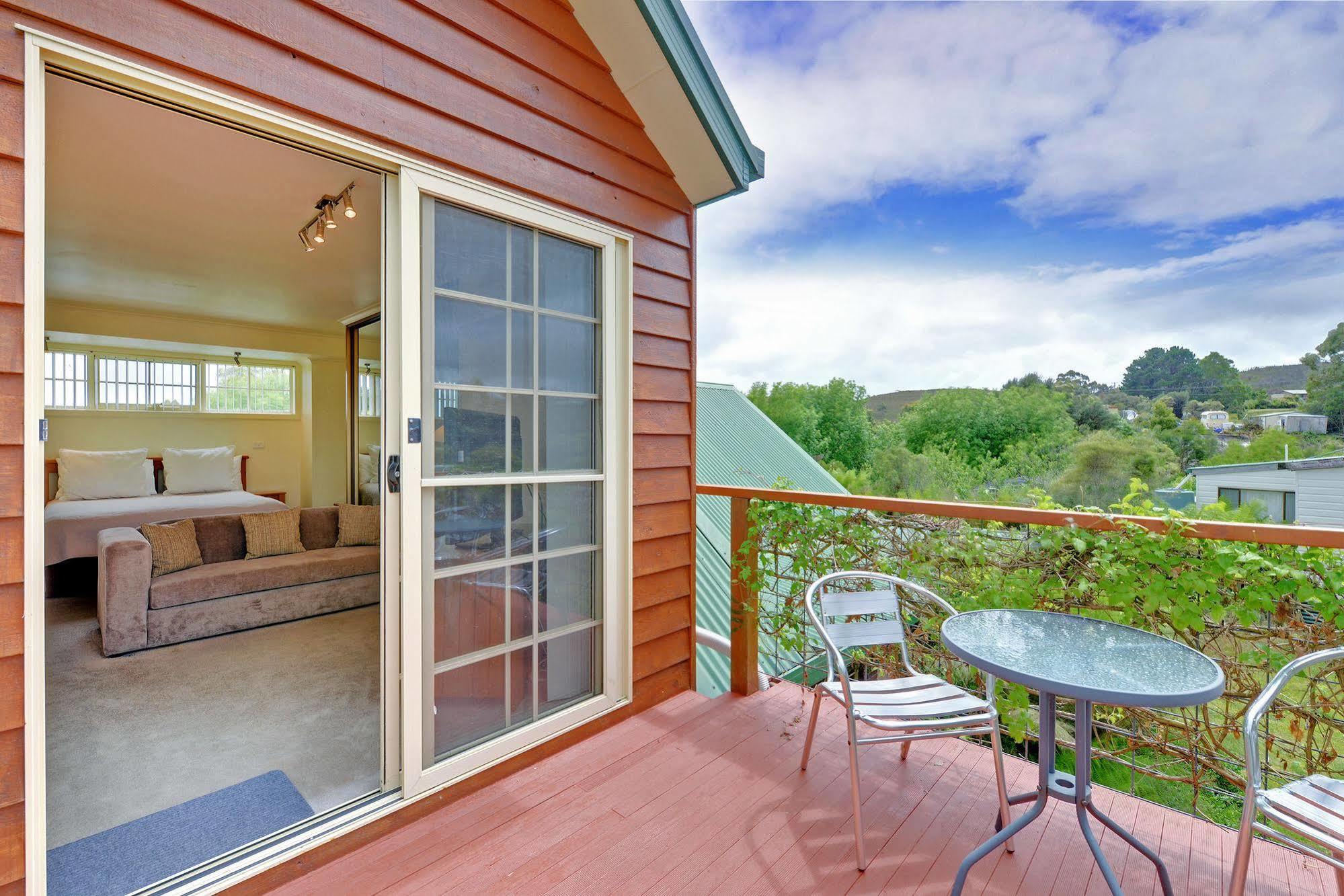 Aloft Boutique Accommodation Strahan Esterno foto